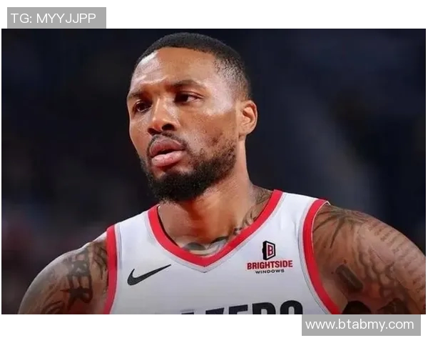 布克开局火热时你在想啥?利拉德打趣:我在祈祷他翻车